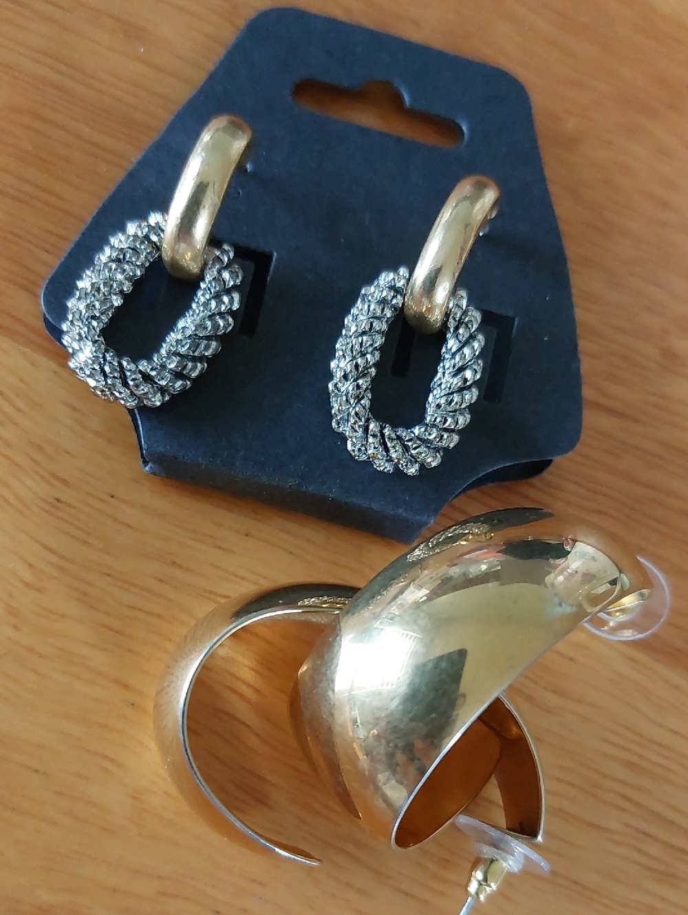 💜5/$25 2 Pair Goldtone Pierced Earrings Oblong Wide Hoop 2 Tone Knockers